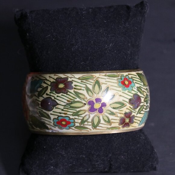 1.5" W Vintage Enamel Brass Bangle Bracelet W/ Cloisonne Enamel Floral Pattern - Picture 1 of 4